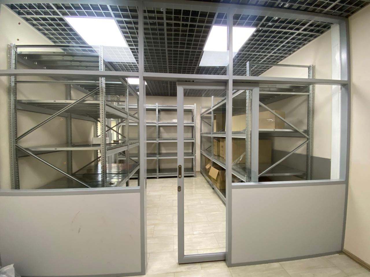 Проект EPEEX по монтажу перегородки на склад с откатными дверьми из алюминия